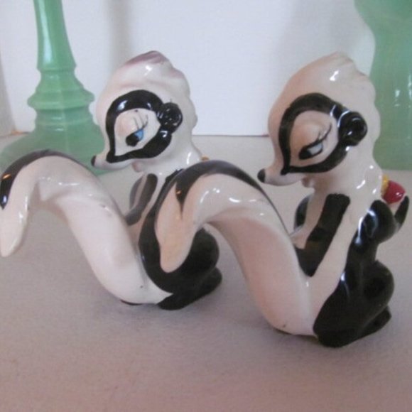 Pair of Skunks Pepe Le Pew Skunk Figurines nick knacks MCM Home decor - Picture 3 of 5